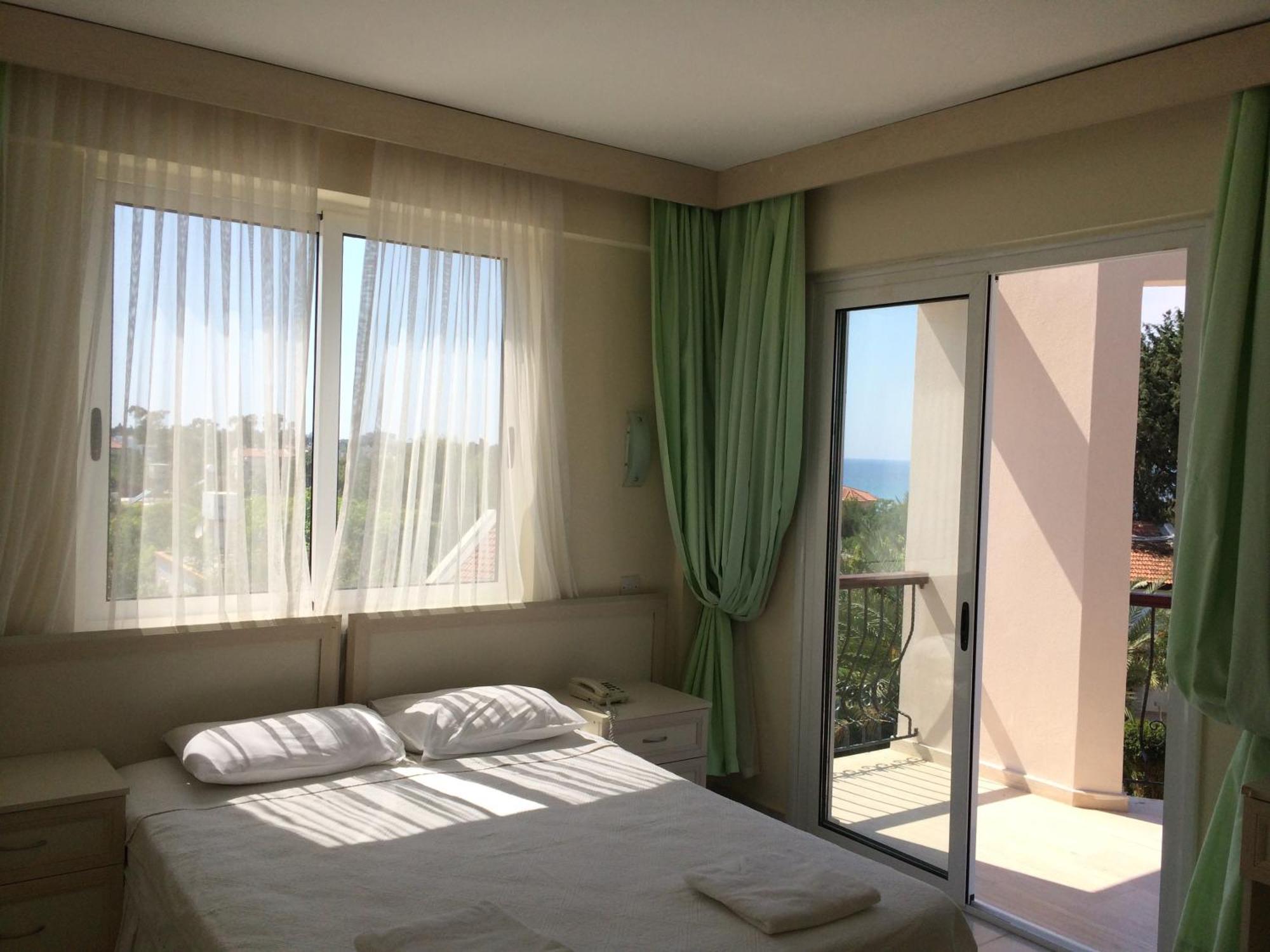 The Prince Inn Hotel & Villas Agios Georgios  Экстерьер фото