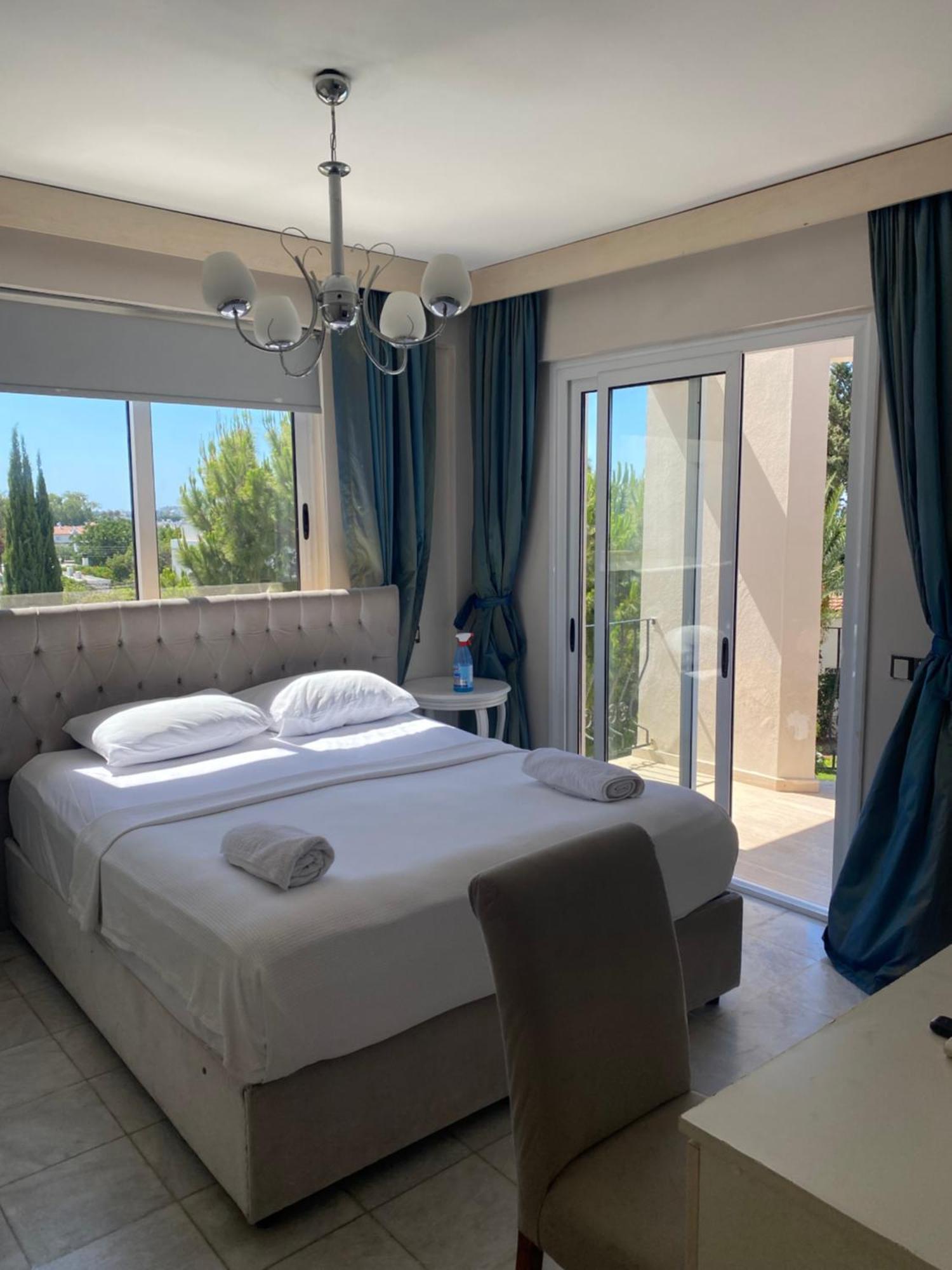 The Prince Inn Hotel & Villas Agios Georgios  Экстерьер фото