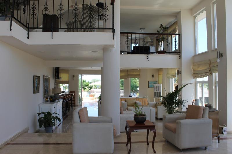 The Prince Inn Hotel & Villas Agios Georgios  Экстерьер фото