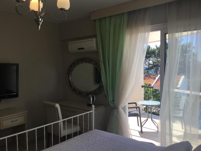 The Prince Inn Hotel & Villas Agios Georgios  Экстерьер фото